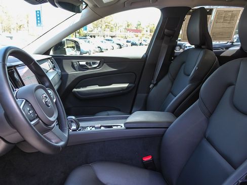 Used 2025 Volvo XC60 B5 Core AWD/4WD image 18