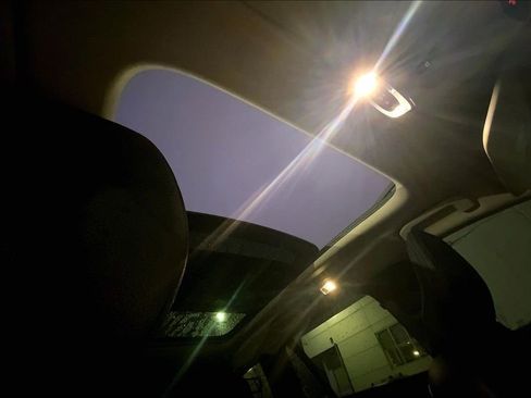 Used 2022 Volvo V60 T5 Cross Country image 14