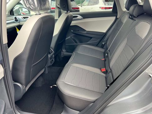 New 2025 Volkswagen Taos SE image 18