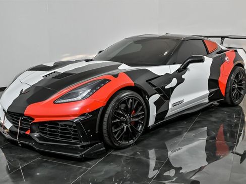Used 2016 Chevrolet Corvette Stingray Coupe w/ 2LT Preferred Equipment Group RWD image 5