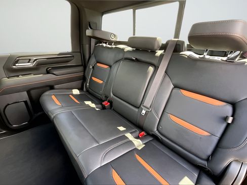 Used 2024 GMC Sierra 2500 AT4 w/ AT4 Premium Plus Package AWD/4WD image 18