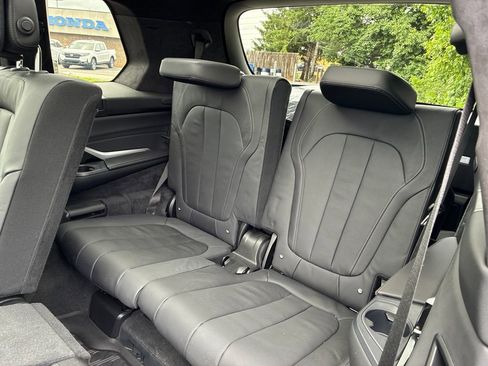 Used 2022 BMW X7 xDrive40i w/ M Sport Package AWD/4WD image 21