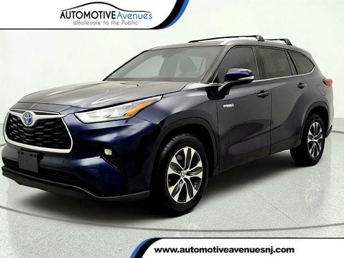 Used 2020 Toyota Highlander XLE FWD image 1
