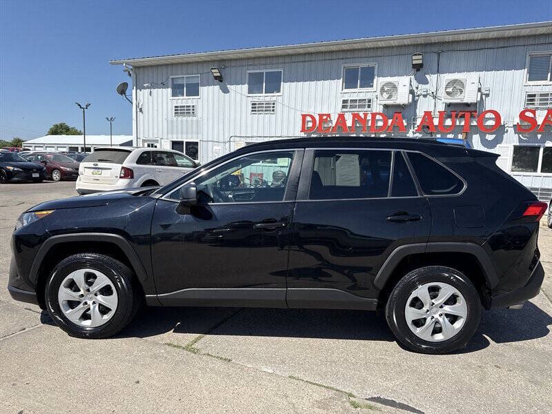 Used 2021 Toyota RAV4 LE AWD/4WD image 3