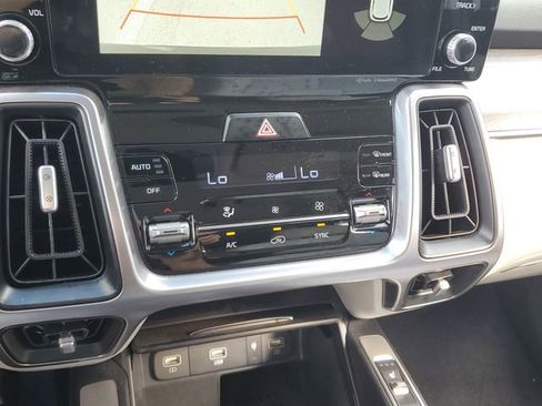 Certified 2023 Kia Sorento S w/ Panoramic Sunroof Package image 25