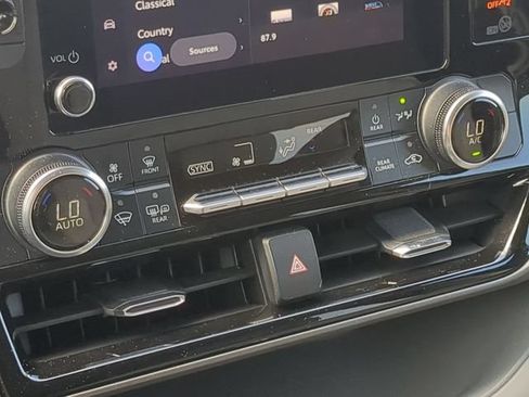 Used 2023 Toyota Highlander LE FWD image 20