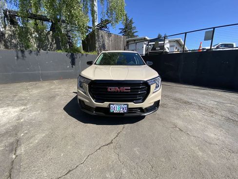 Used 2023 GMC Terrain SLE w/ Elevation Edition AWD/4WD image 9