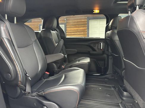 Used 2021 Toyota Sienna XSE AWD/4WD image 19