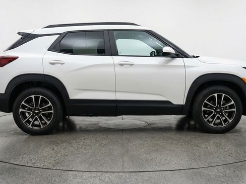 Used 2025 Chevrolet TrailBlazer LT image 11
