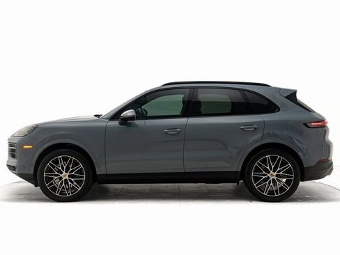 Used 2024 Porsche Cayenne image 2