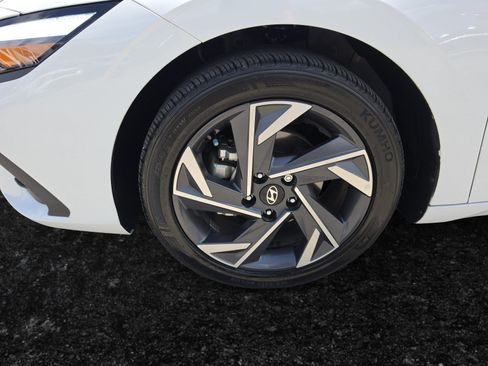 Used 2025 Hyundai Elantra Sport FWD image 26