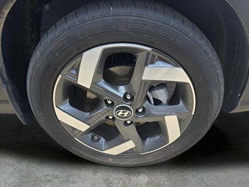 Used 2025 Hyundai Venue SEL FWD image 19