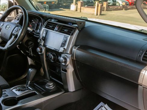 Used 2020 Toyota 4Runner SR5 AWD/4WD image 11