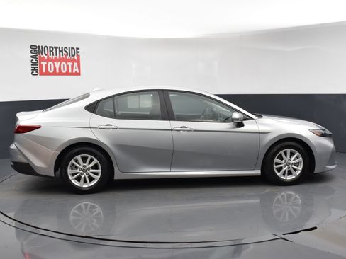 Used 2025 Toyota Camry LE image 5