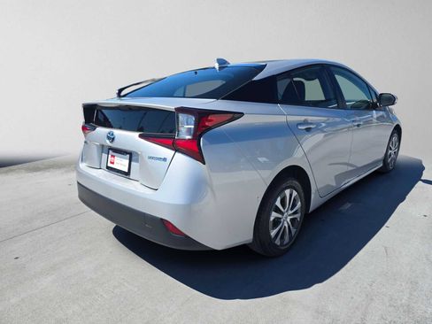 Certified 2021 Toyota Prius LE FWD image 3