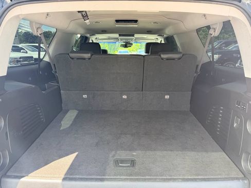 Used 2016 Chevrolet Suburban LTZ RWD image 15