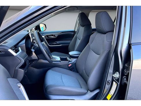 Used 2025 Toyota RAV4 XLE FWD image 34