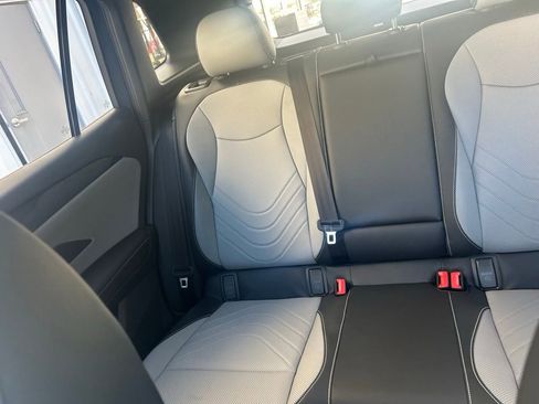 New 2026 Volkswagen Tiguan SE R-Line FWD image 12