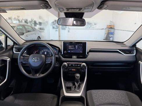 Used 2025 Toyota RAV4 XLE image 33