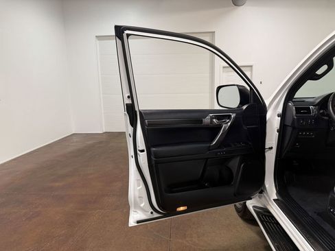 Used 2023 Lexus GX 460 image 54