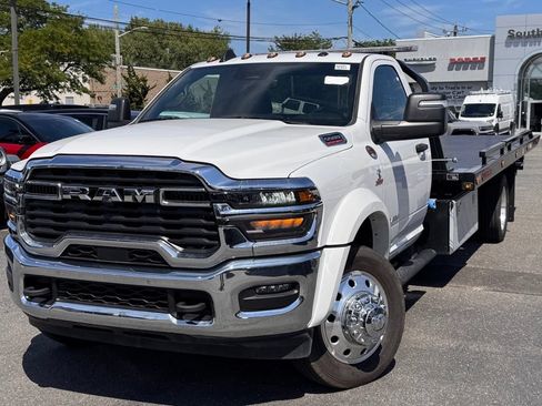 Used 2025 RAM 5500 2WD Regular Cab image 4