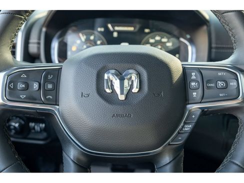 Used 2025 RAM 2500 Laramie AWD/4WD image 18