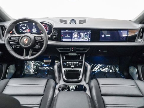 Used 2025 Porsche Cayenne GTS image 16