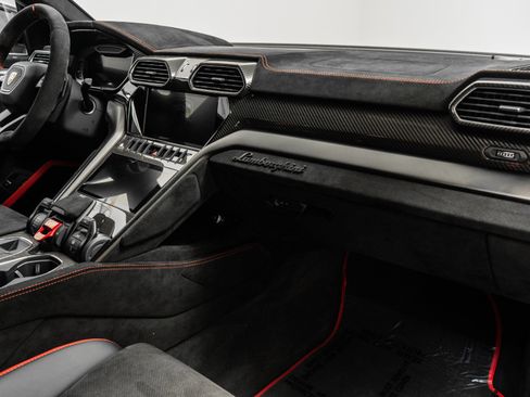 Used 2024 Lamborghini Urus Performante image 14