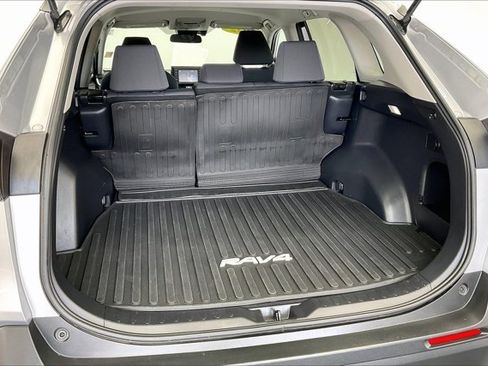 Used 2022 Toyota RAV4 XLE image 28