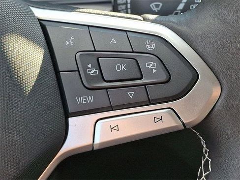New 2025 Volkswagen Taos SE image 19