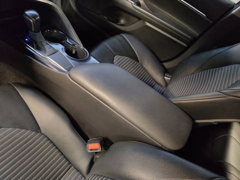 Used 2020 Toyota Camry SE w/ Convenience Package image 26