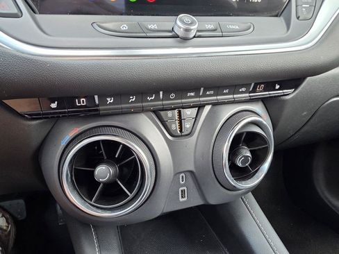 Used 2025 Chevrolet Blazer LT FWD image 20