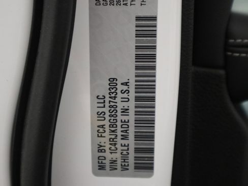 New 2025 Jeep Grand Cherokee L Limited w/ Black Appearance Package image 41