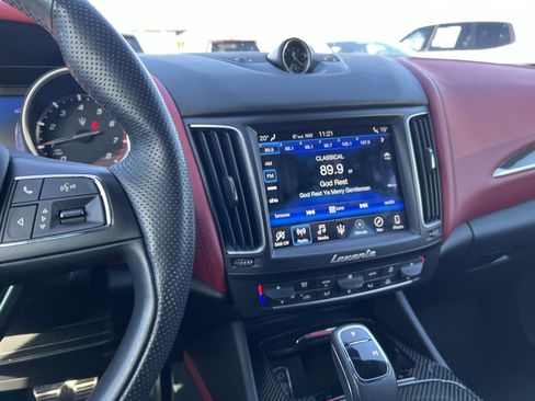 Used 2020 Maserati Levante S GranSport image 32