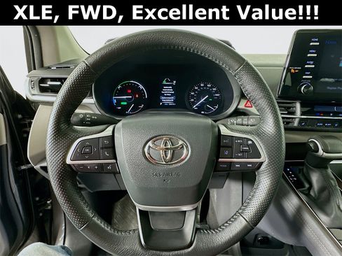 Used 2023 Toyota Sienna XLE image 12