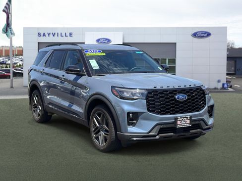 Used 2025 Ford Explorer ST-Line w/ ST-Line Street Pack AWD/4WD image 6