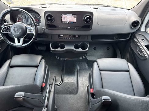 Used 2021 Mercedes-Benz Sprinter 2500 image 21