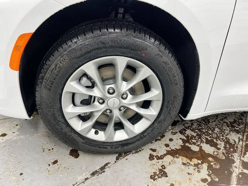 New 2027 Chrysler Pacifica Select AWD/4WD image 28