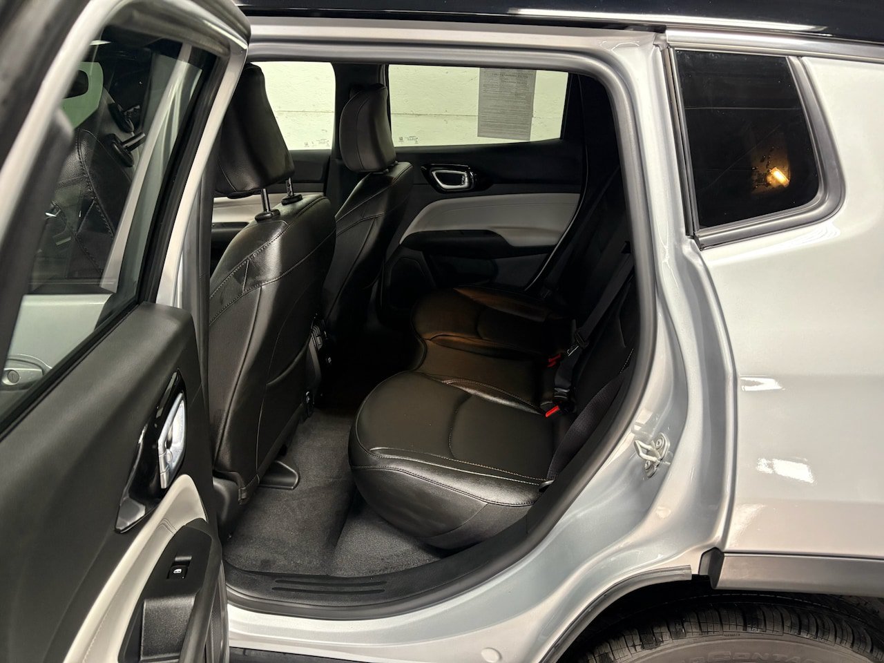 Used 2024 Jeep Compass Limited AWD/4WD image 10