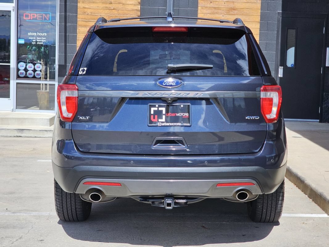 Used 2017 Ford Explorer XLT w/ Equipment Group 202A AWD/4WD image 12