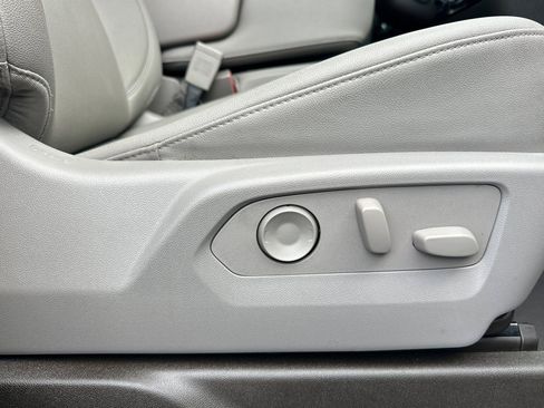 Used 2025 GMC Sierra 1500 SLT image 21