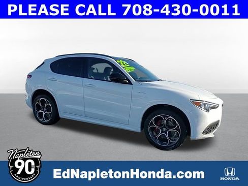 Used 2022 Alfa Romeo Stelvio Veloce image 3