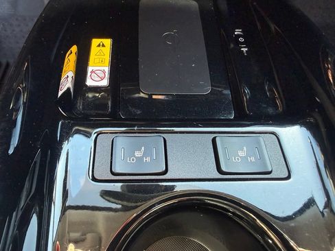 Certified 2022 Toyota Prius Prime Limited FWD image 25
