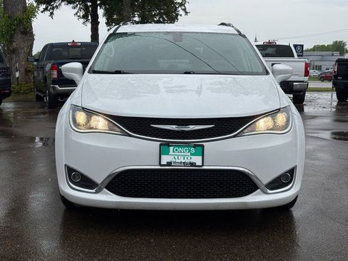 Used 2019 Chrysler Pacifica Touring-L FWD image 3