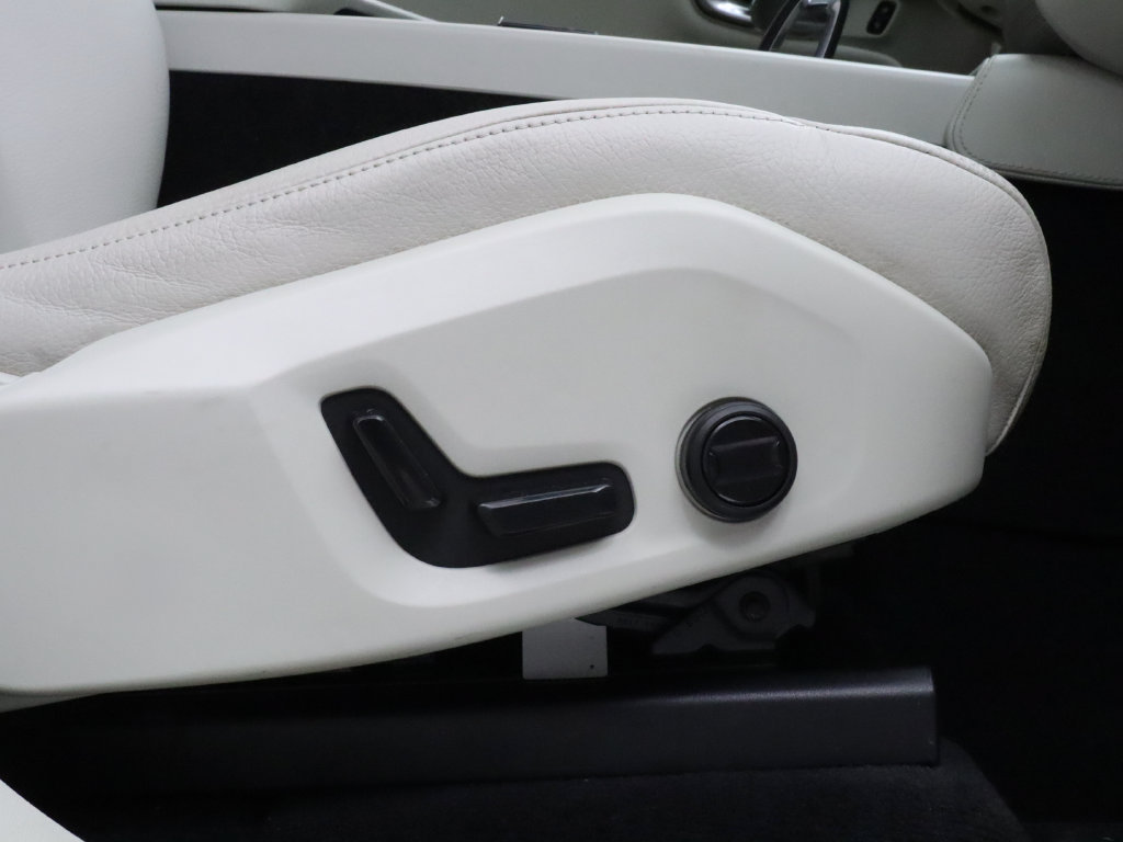 Used 2023 Volvo XC90 B6 Plus AWD/4WD image 21