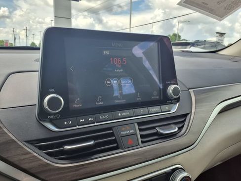 Used 2025 Nissan Altima 2.5 SV FWD image 25