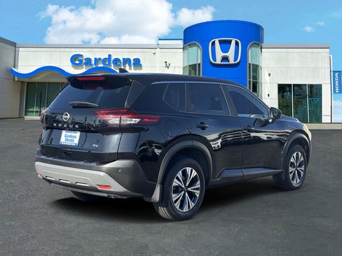 Used 2023 Nissan Rogue SV FWD image 6