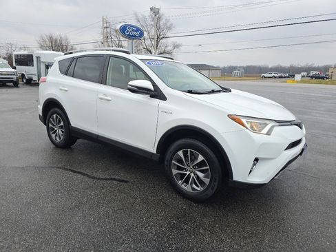 Used 2018 Toyota RAV4 XLE image 4