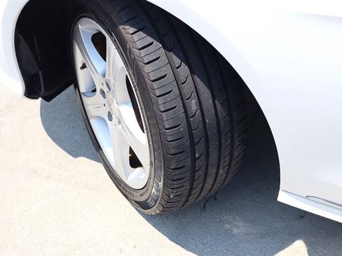 Used 2014 Mercedes-Benz E 250 BlueTEC Sedan image 10