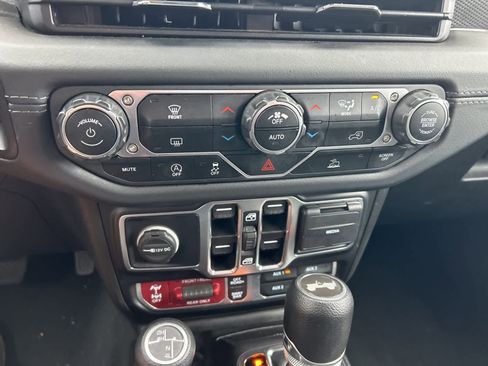 Used 2024 Jeep Wrangler Rubicon image 37